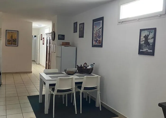 Rez De Jardin Avec Piscine Et Jacuzzi Appartement *