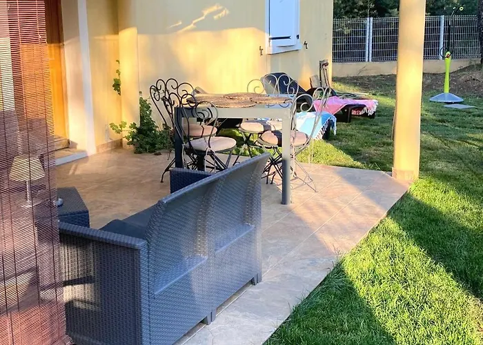 Appartement Rez De Jardin Avec Piscine Et Jacuzzi