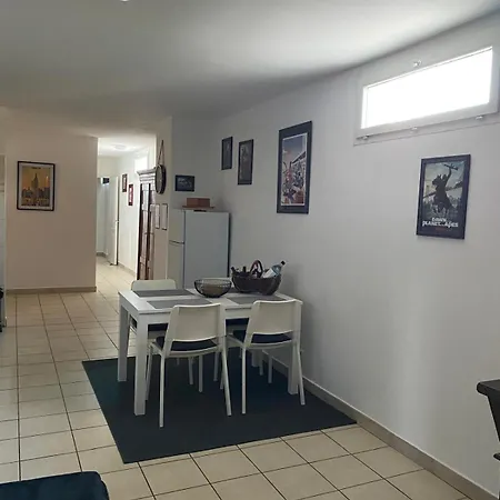 Agreable Rez De Jardin Avec Piscine Et Jacuzzi Διαμέρισμα *