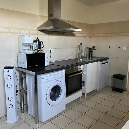 Agreable Rez De Jardin Avec Piscine Et Jacuzzi