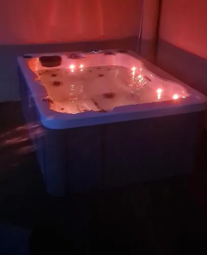 Daire Agreable Rez De Jardin Avec Piscine Et Jacuzzi Cervione