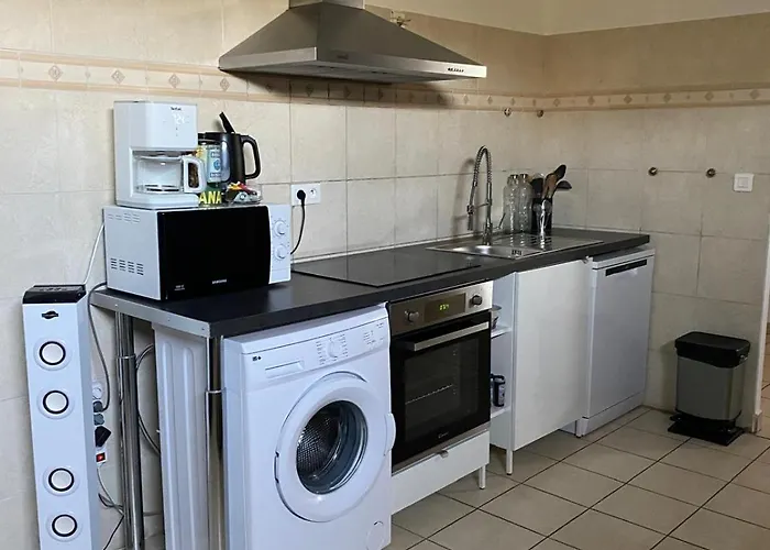 Agreable Rez De Jardin Avec Piscine Et Jacuzzi