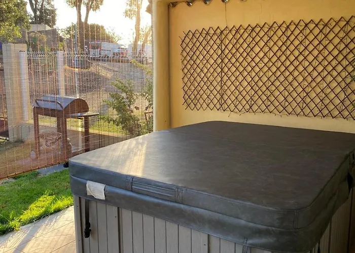 Daire Agreable Rez De Jardin Avec Piscine Et Jacuzzi